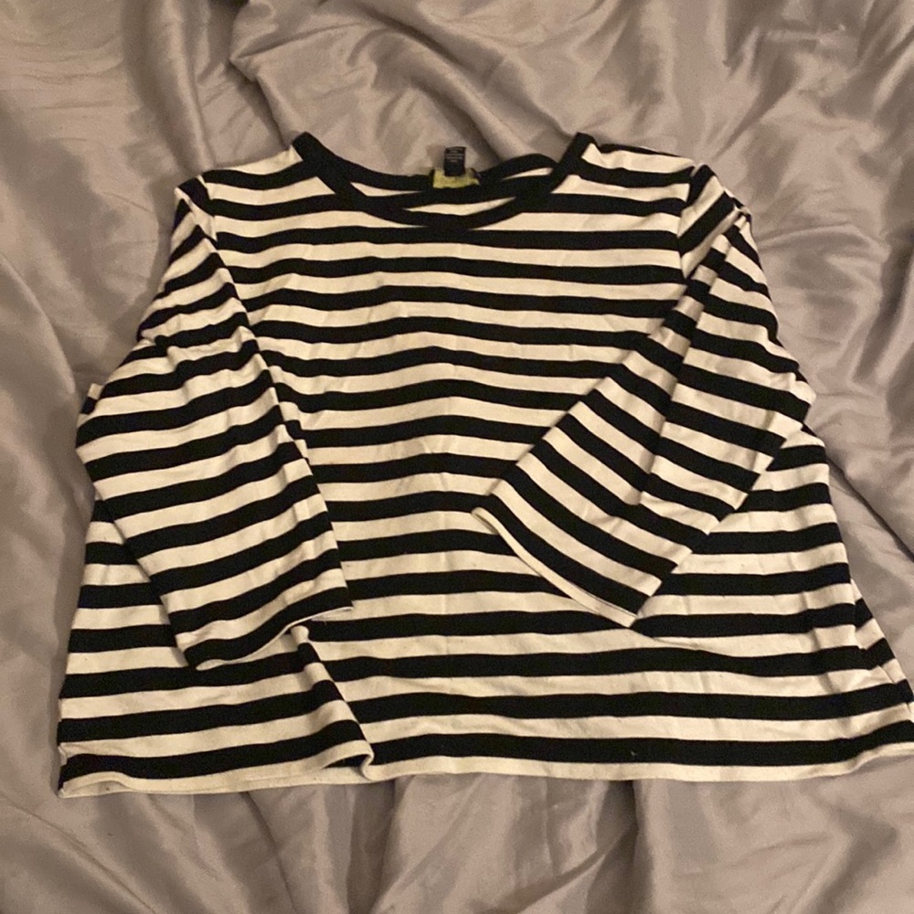 Forever 21 Black and white striped crop top 3X